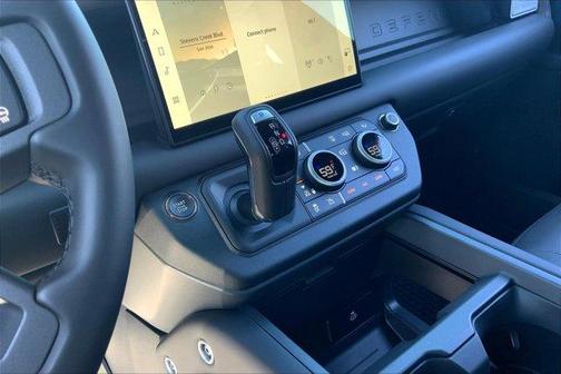 2025 Land Rover Defender P400 X-Dynamic SE