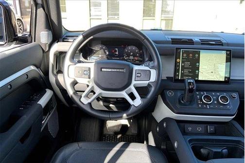 2023 Land Rover Defender SE