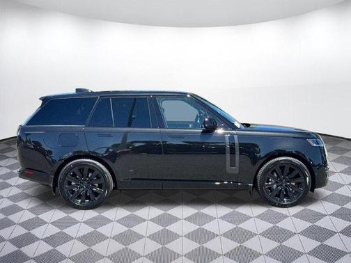 Santorini Black 2026 Land Rover Range Rover P400 SE