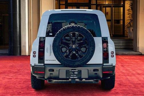 2024 Land Rover Defender P400 Outbound