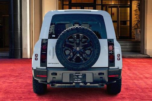 2024 Land Rover Defender P400 Outbound