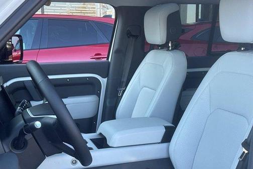 2026 Land Rover Defender 110 X-Dynamic SE