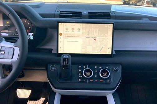2025 Land Rover Defender P400 X-Dynamic SE