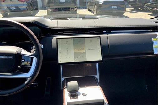 2025 Land Rover Range Rover P400 SE