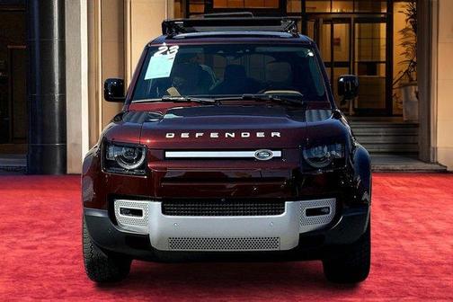 2023 Land Rover Defender SE