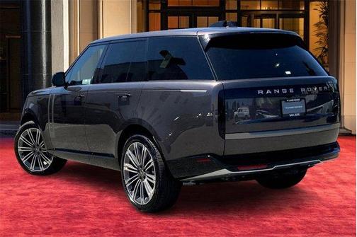 2025 Land Rover Range Rover P530 SE