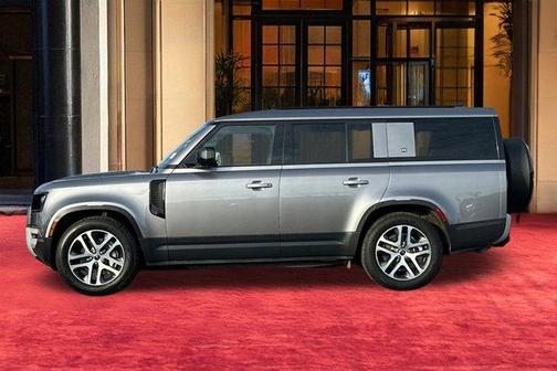 2023 Land Rover Defender SE