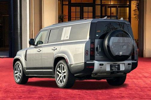 2023 Land Rover Defender SE