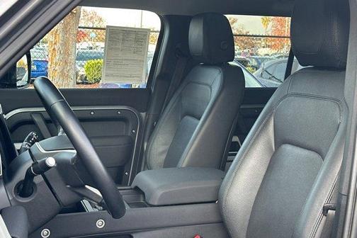 2023 Land Rover Defender SE