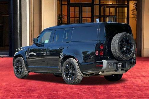 2024 Land Rover Defender P400 Outbound