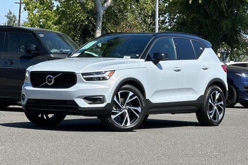 Gray 2021 Volvo XC40 T5 R-Design