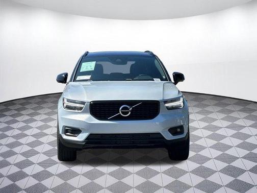 Gray 2021 Volvo XC40 T5 R-Design