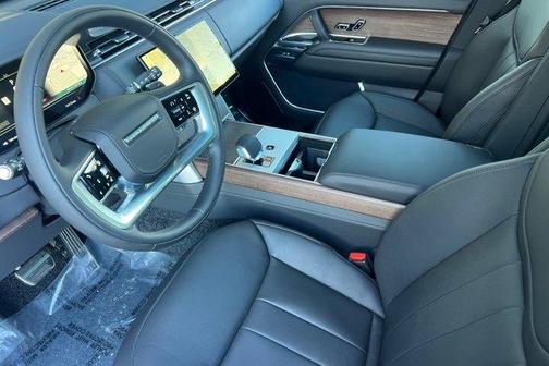 2026 Land Rover Range Rover P400 SE 7 Seat