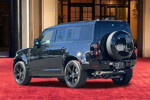 2025 Land Rover Defender P400 X-Dynamic SE