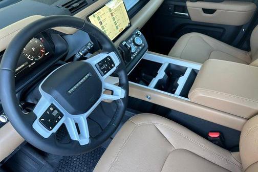 2025 Land Rover Defender P400 X-Dynamic SE