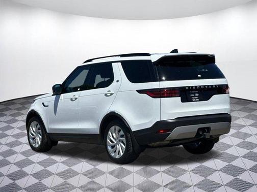 Fuji White 2025 Land Rover Discovery P300 S