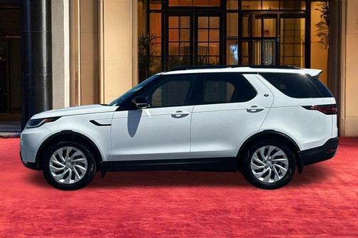 Fuji White 2025 Land Rover Discovery P300 S