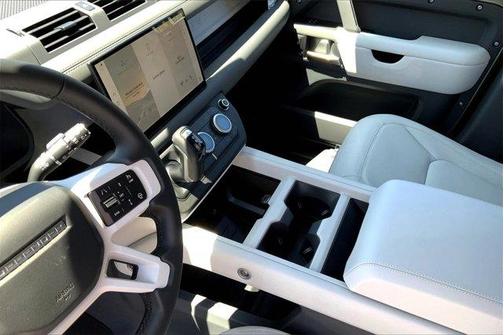 2025 Land Rover Defender P400 X-Dynamic SE