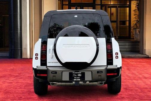 2025 Land Rover Defender P400 X-Dynamic SE