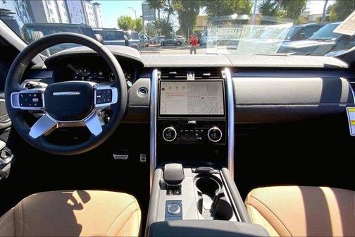 2025 Land Rover Discovery P300 Dynamic SE