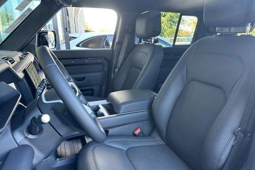 2025 Land Rover Defender P400 X-Dynamic SE
