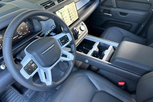 2025 Land Rover Defender P400 X-Dynamic SE