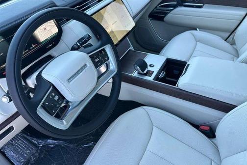 Batumi Gold 2026 Land Rover Range Rover P530 SE