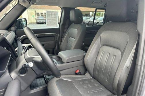 2020 Land Rover Defender 110 SE