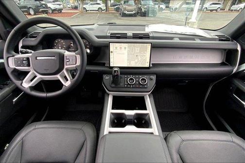 2025 Land Rover Defender P400 X-Dynamic SE