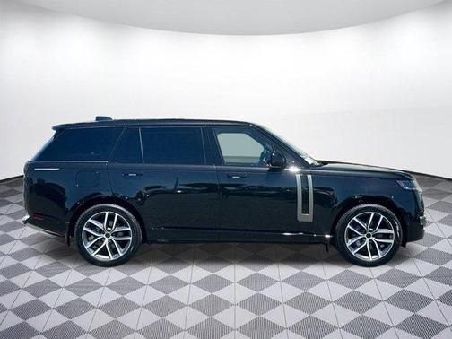 Santorini Black 2026 Land Rover Range Rover P400 SE 7 Seat