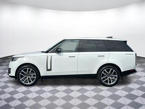 Fuji White 2026 Land Rover Range Rover P400 SE