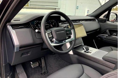 2025 Land Rover Range Rover P400 SE