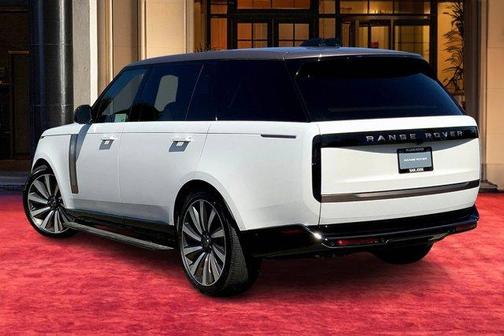 2025 Land Rover Range Rover P615 SV