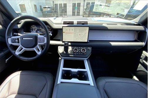 2025 Land Rover Defender P400 X-Dynamic SE