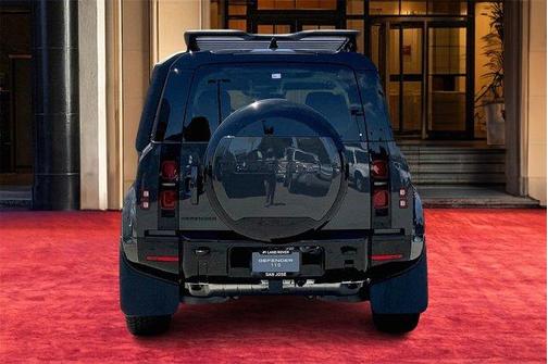 2025 Land Rover Defender P400 X-Dynamic SE