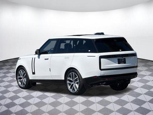 Fuji White 2026 Land Rover Range Rover P400 SE