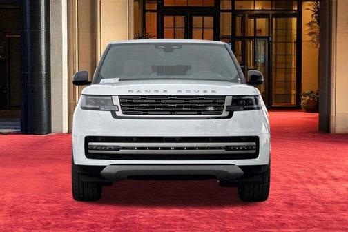 Fuji White 2026 Land Rover Range Rover P550e SE