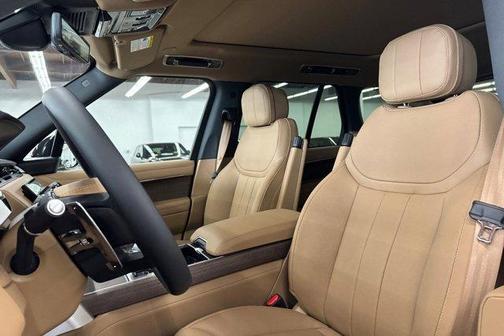 Fuji White 2026 Land Rover Range Rover P550e SE