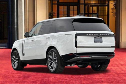 Fuji White 2026 Land Rover Range Rover P550e SE