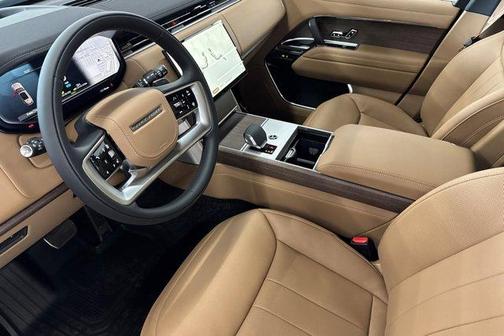 Fuji White 2026 Land Rover Range Rover P550e SE