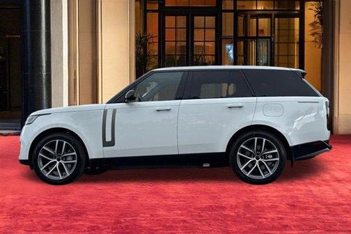 Fuji White 2026 Land Rover Range Rover P550e SE