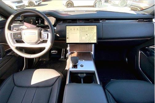 2025 Land Rover Range Rover P550e SE