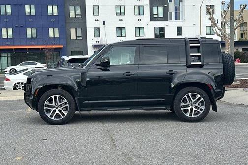 2024 Land Rover Defender P400 X-Dynamic SE