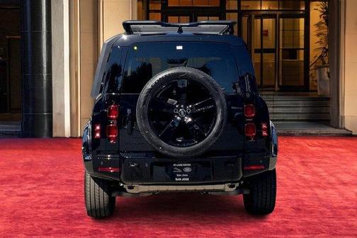 2025 Land Rover Defender P400 X-Dynamic SE