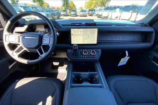 2025 Land Rover Defender P400 X-Dynamic SE