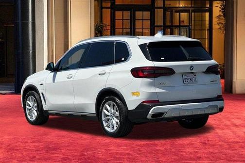 Alpine White 2022 BMW X5 PHEV xDrive45e