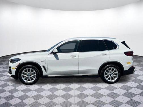 Alpine White 2022 BMW X5 PHEV xDrive45e