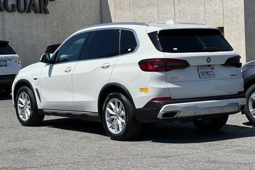 Alpine White 2022 BMW X5 PHEV xDrive45e