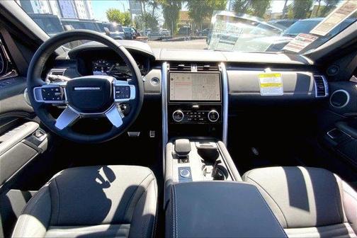 2025 Land Rover Discovery P360 Metropolitan Edition