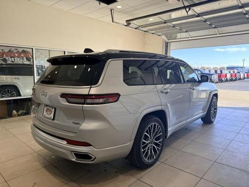 2022 Jeep Grand Cherokee L Summit Reserve